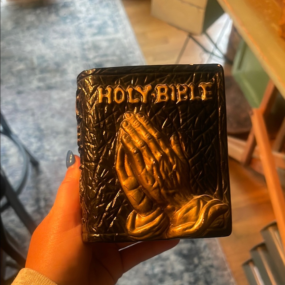 Vtg Rubens Originals Black & Gold Ceramic Praying Hands Bible Planter Japan - Picture 1 of 7